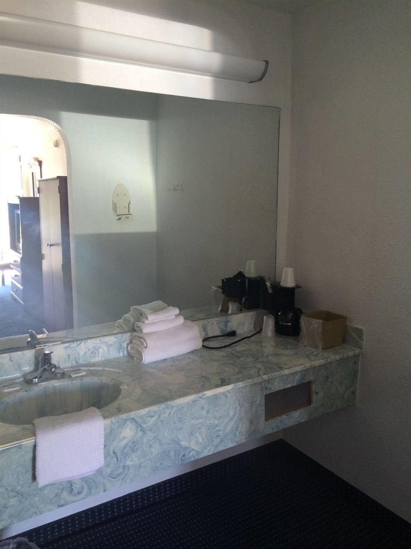 Broadway Inn Express Biloxi Esterno foto