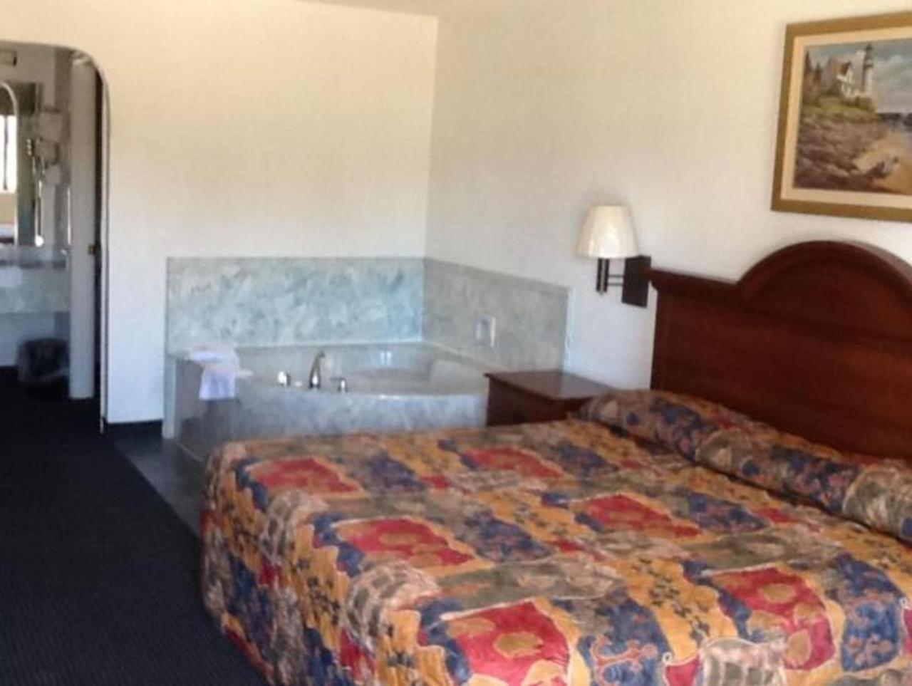 Broadway Inn Express Biloxi Esterno foto